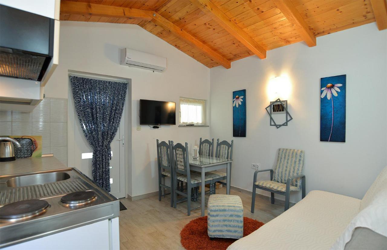 Apartments Jadranka 1279 Pomer Εξωτερικό φωτογραφία