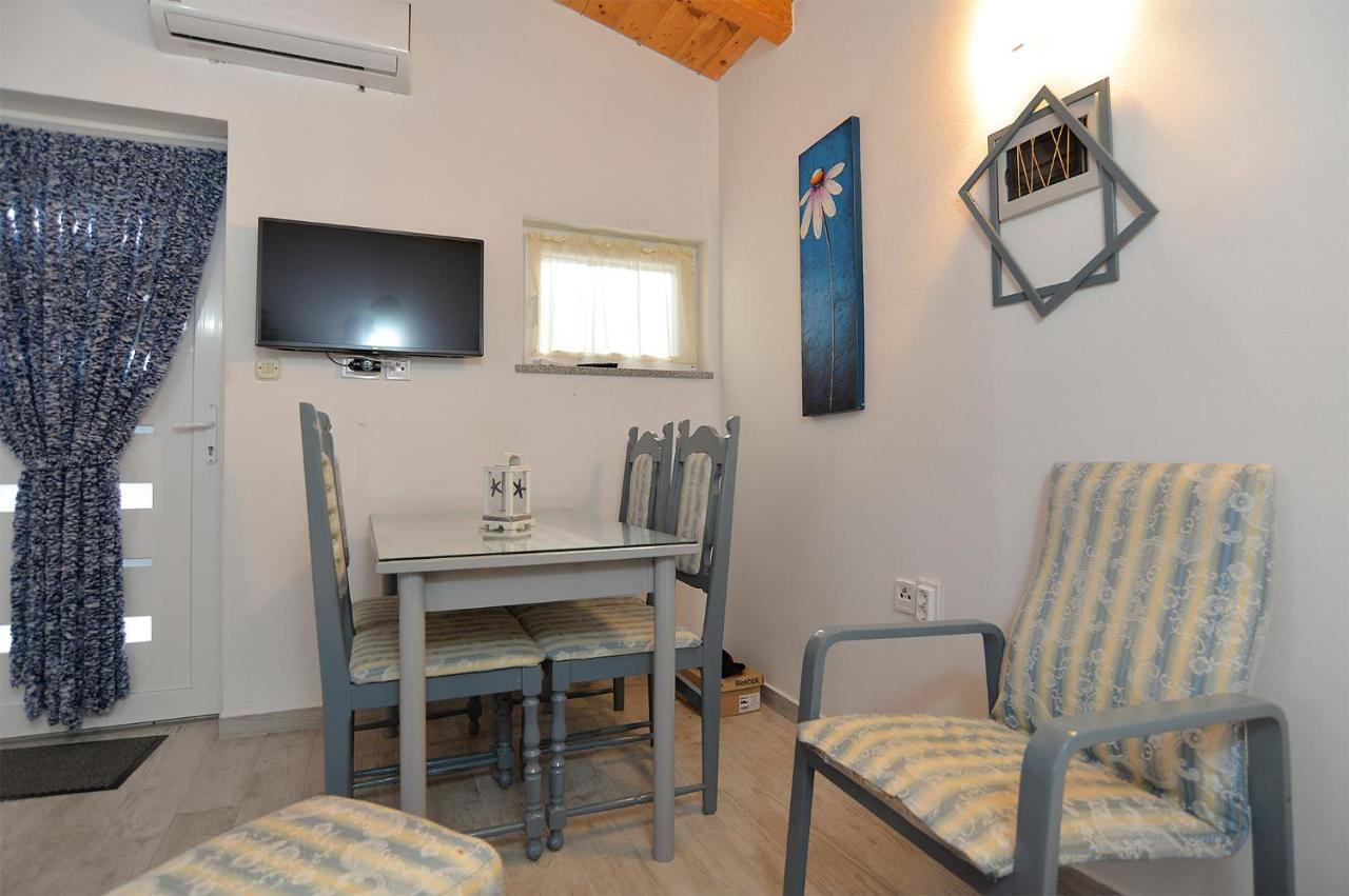 Apartments Jadranka 1279 Pomer Εξωτερικό φωτογραφία